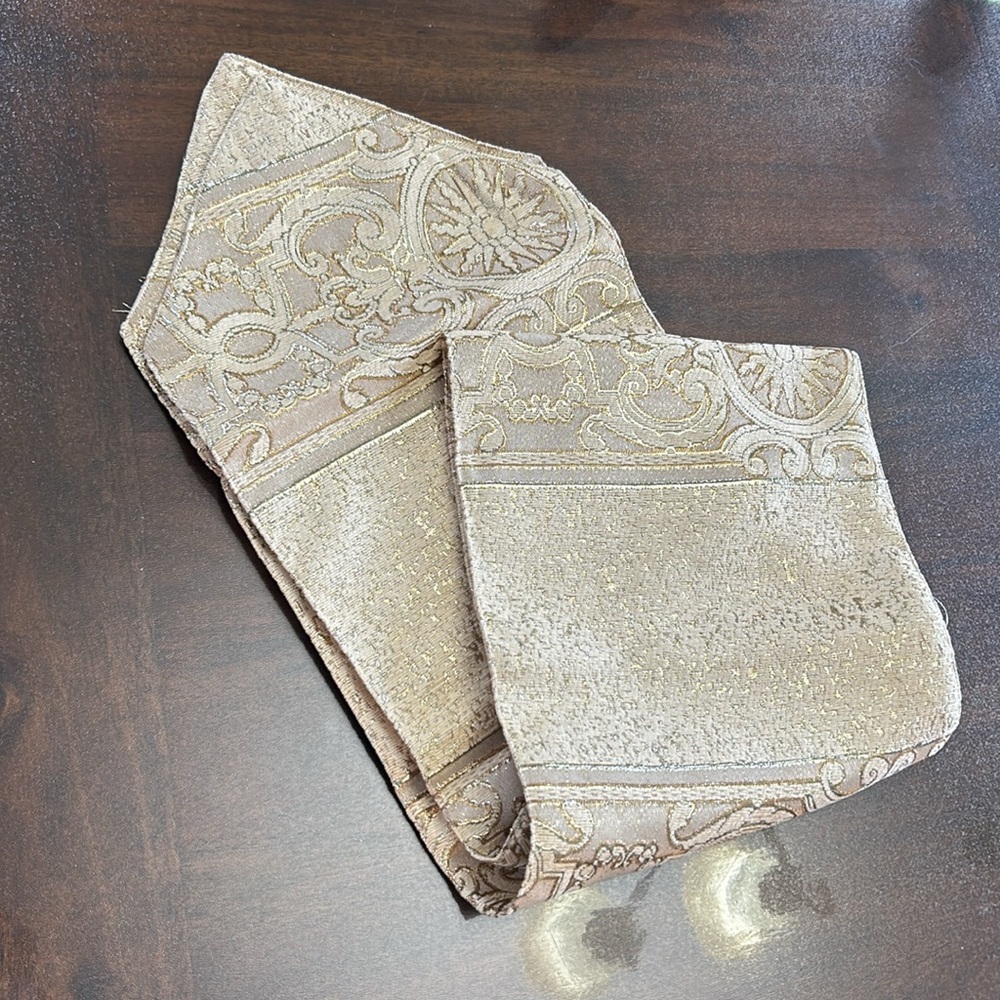 Table runner - Picture 2 of 6